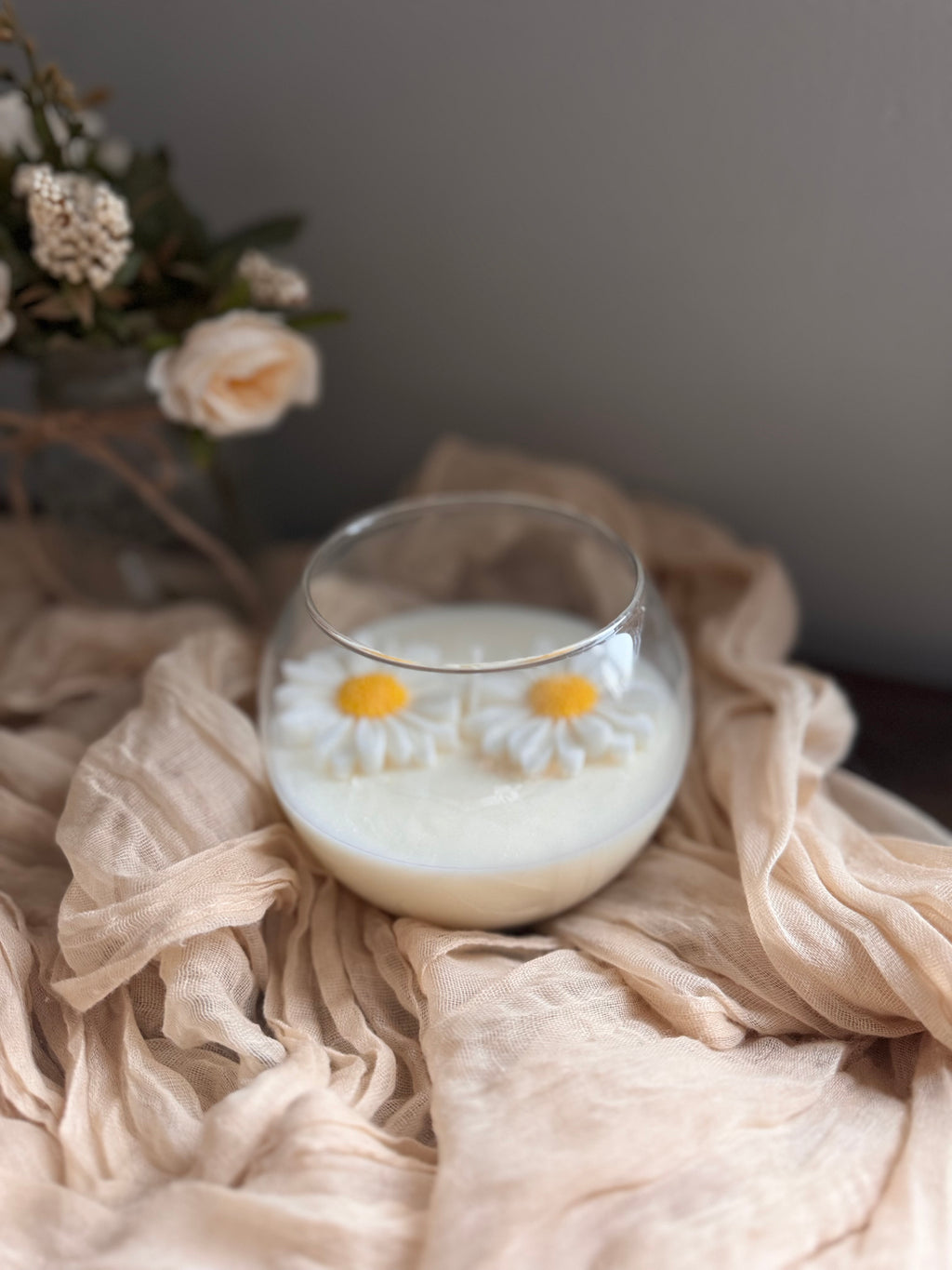 Petal in Light Flower-topped candles • Clean burn • Gift-ready